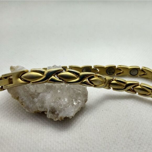 Jewelry - Xo Vintage Gold plated‎ bracelet B0733